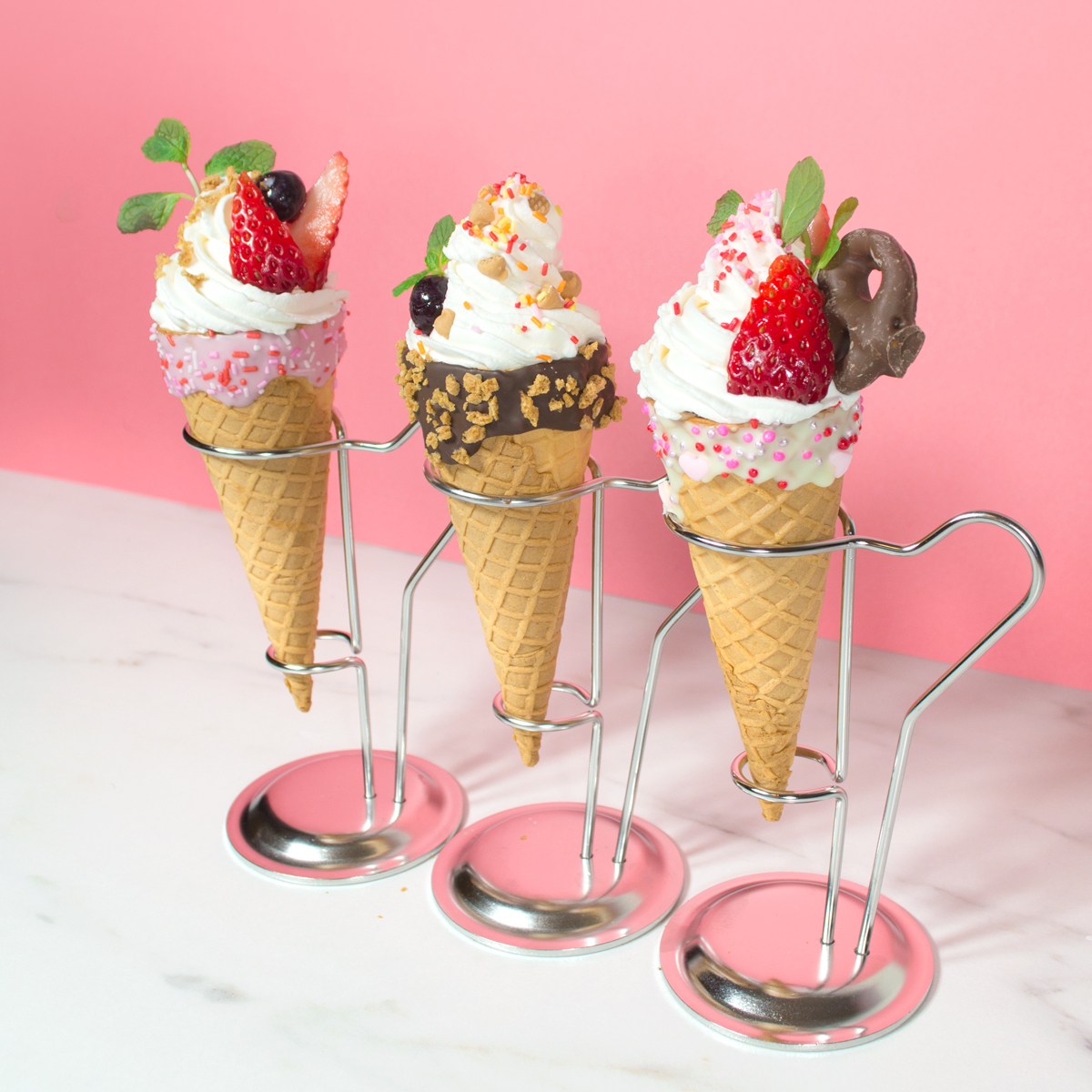 アイスクリームコーンパフェの作り方【溶けないアイス？！】