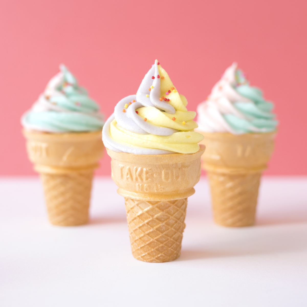 アイスクリームコーンカップケーキの作り方【溶けないアイス】