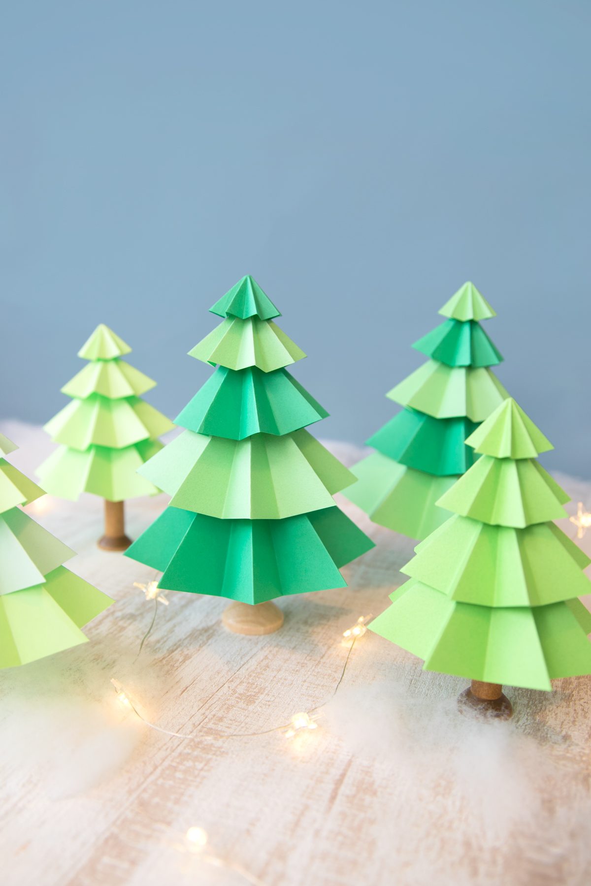 紙で簡単 ペーパークリスマスツリーの作り方 無料テンプレート Rainbow Diy